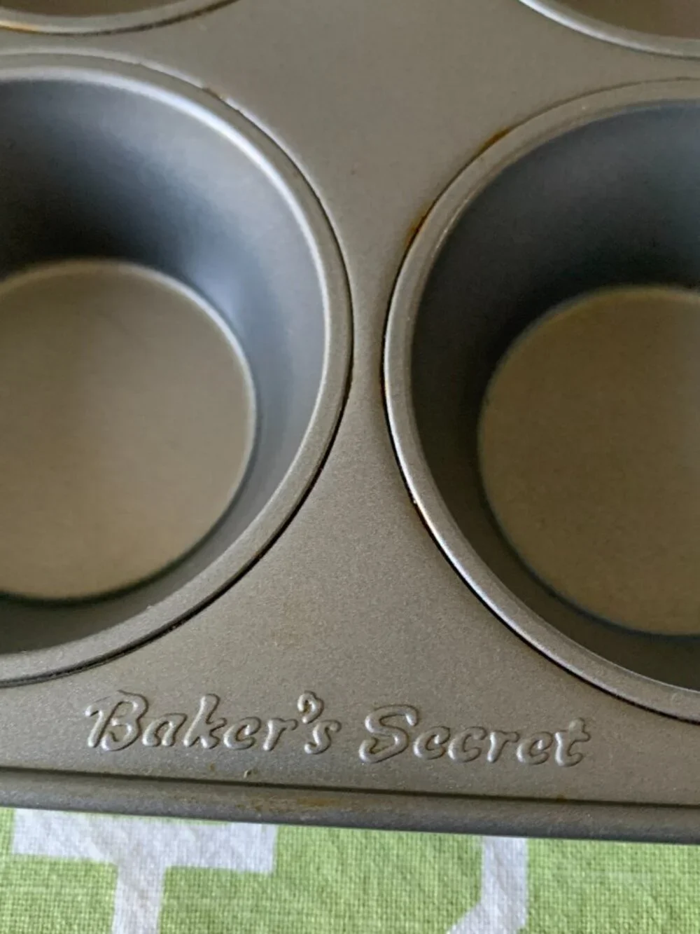 Baker's Secret 12 Cup Nonstick Muffin Cupcake Pan Steel Baking Tray 14x10